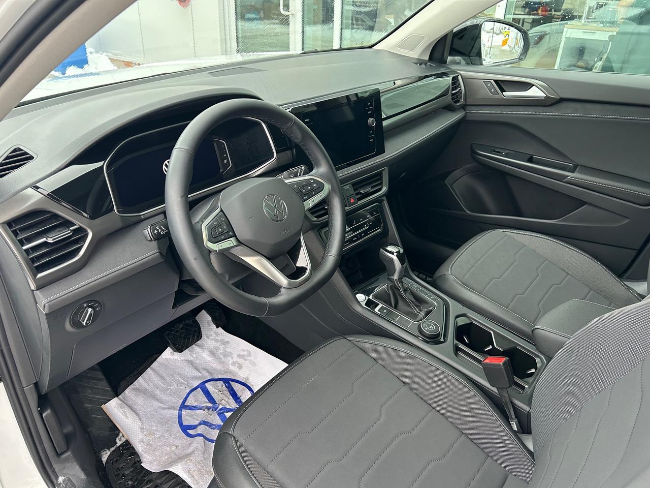 2025 Volkswagen Taos Comfortline Black Edition 4dr All-Wheel Drive 4MOTION Photo