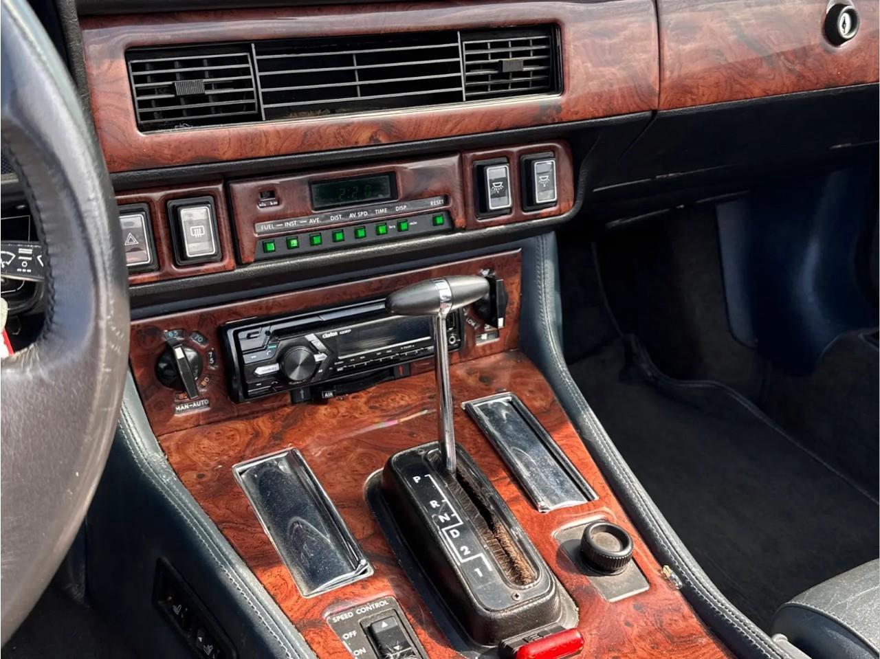 1989 Jaguar XJ  Photo