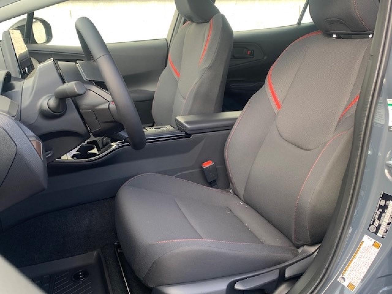 2026 Toyota Prius Plug-In Hybrid SE 5dr Hatchback Photo4