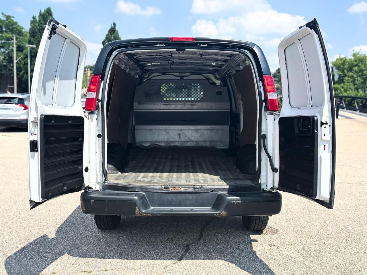 2020 GMC Savana 3500 Work Van Rear-Wheel Drive Extended Cargo Van Photo