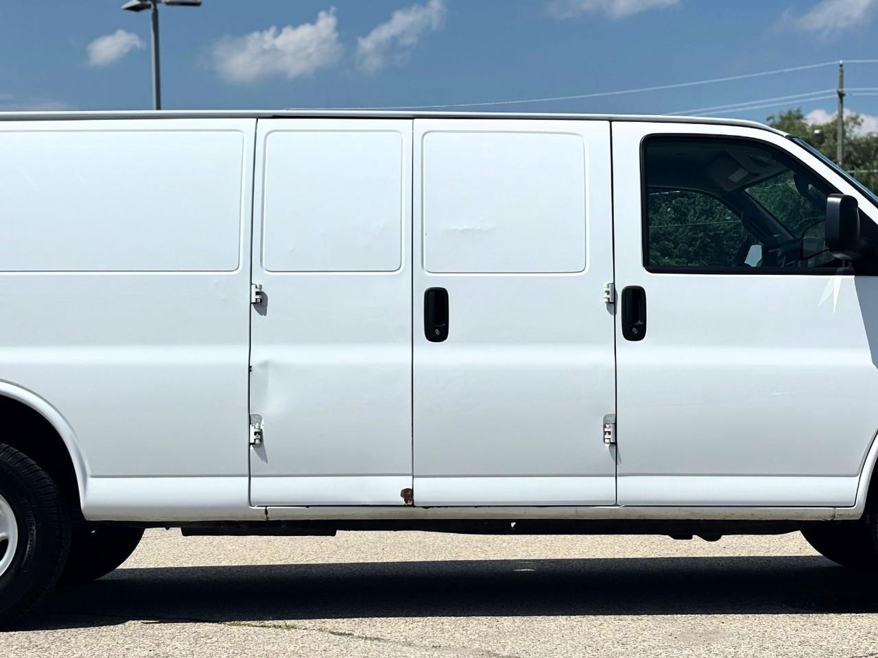 2020 GMC Savana 3500 Work Van Rear-Wheel Drive Extended Cargo Van Photo