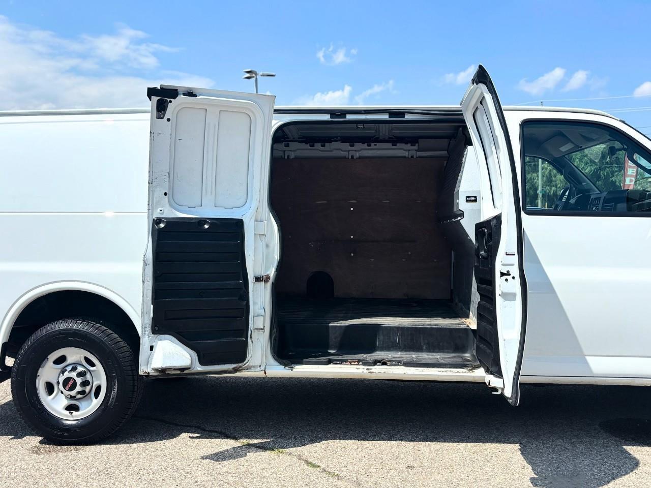 2020 GMC Savana 3500 Work Van Rear-Wheel Drive Extended Cargo Van Photo