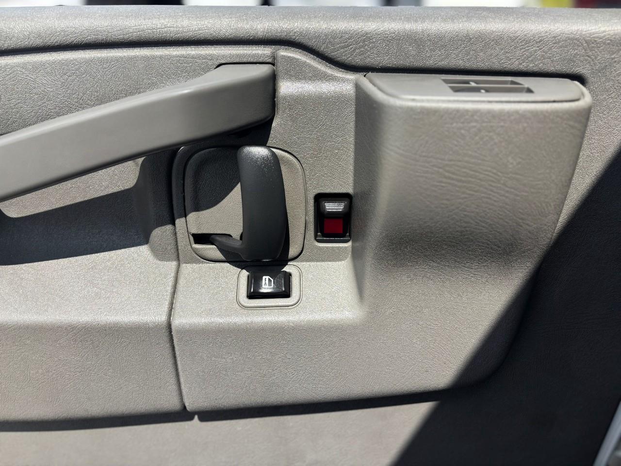 2020 GMC Savana 3500 Work Van Rear-Wheel Drive Extended Cargo Van Photo