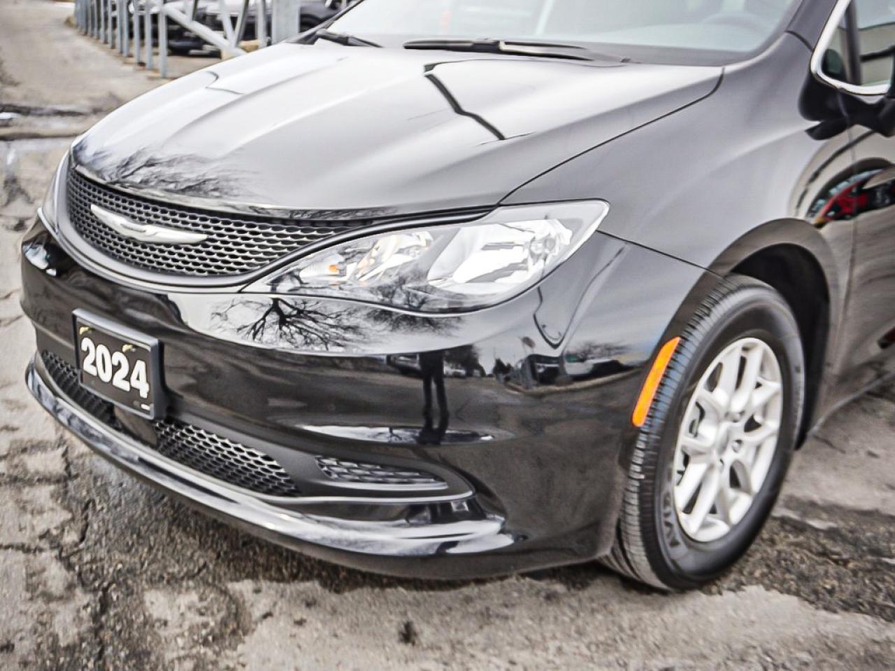 2024 Chrysler Grand Caravan  Photo3