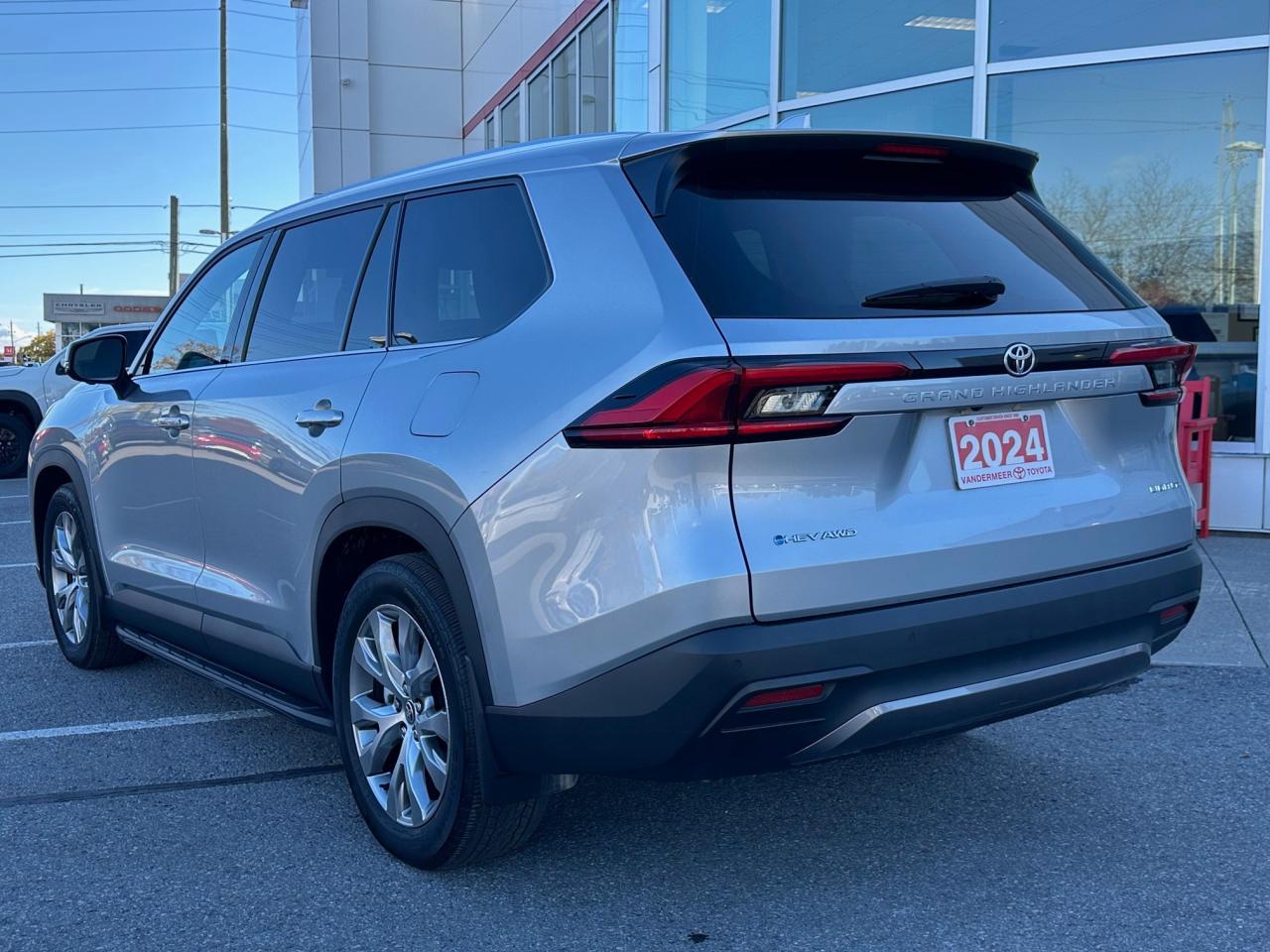 2024 Toyota Grand Highlander Hybrid Limited 4dr All-Wheel Drive Photo4