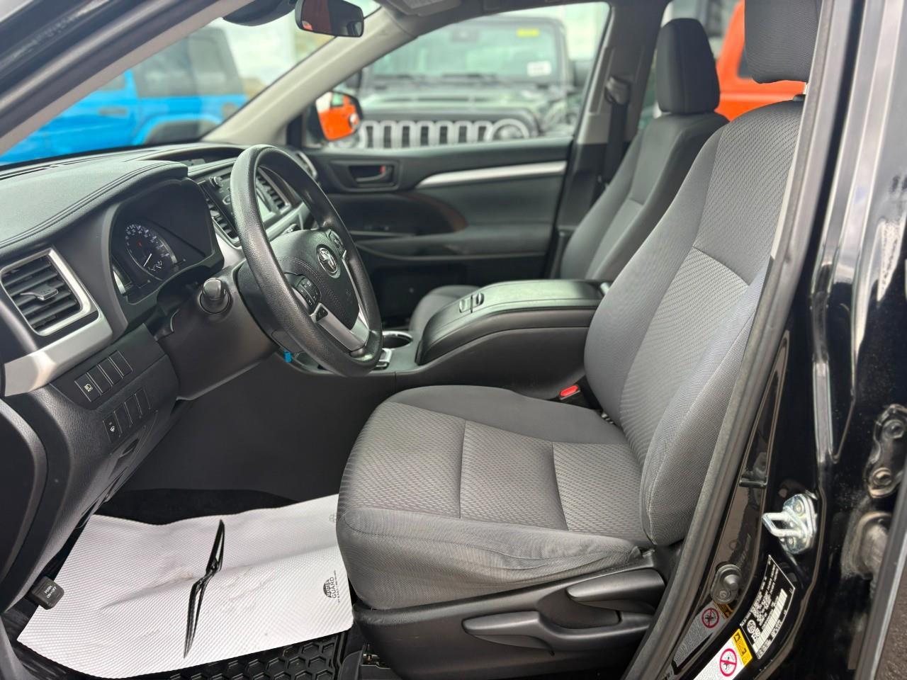 2017 Toyota Highlander LE 4dr All-wheel Drive Photo