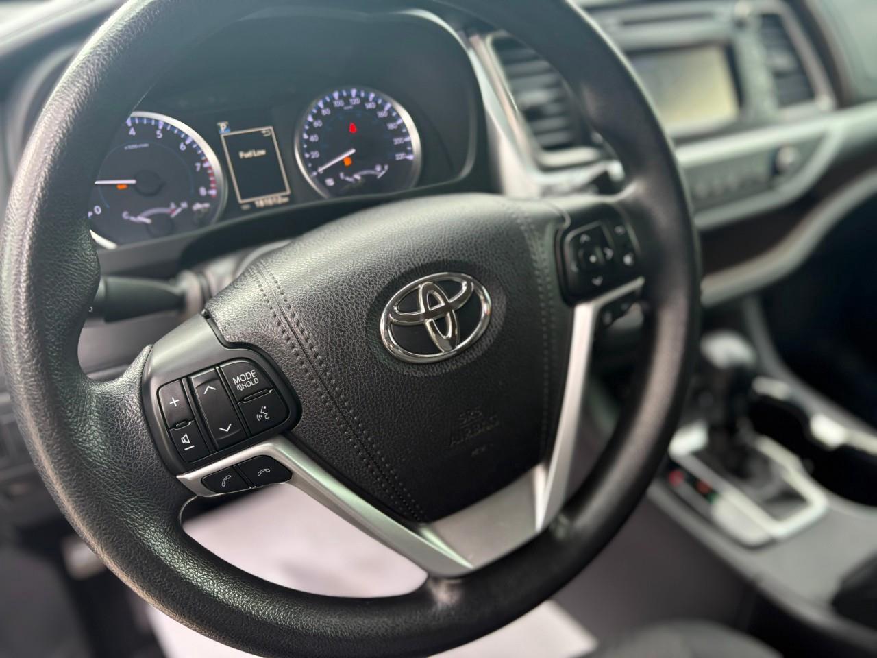 2017 Toyota Highlander LE 4dr All-wheel Drive Photo