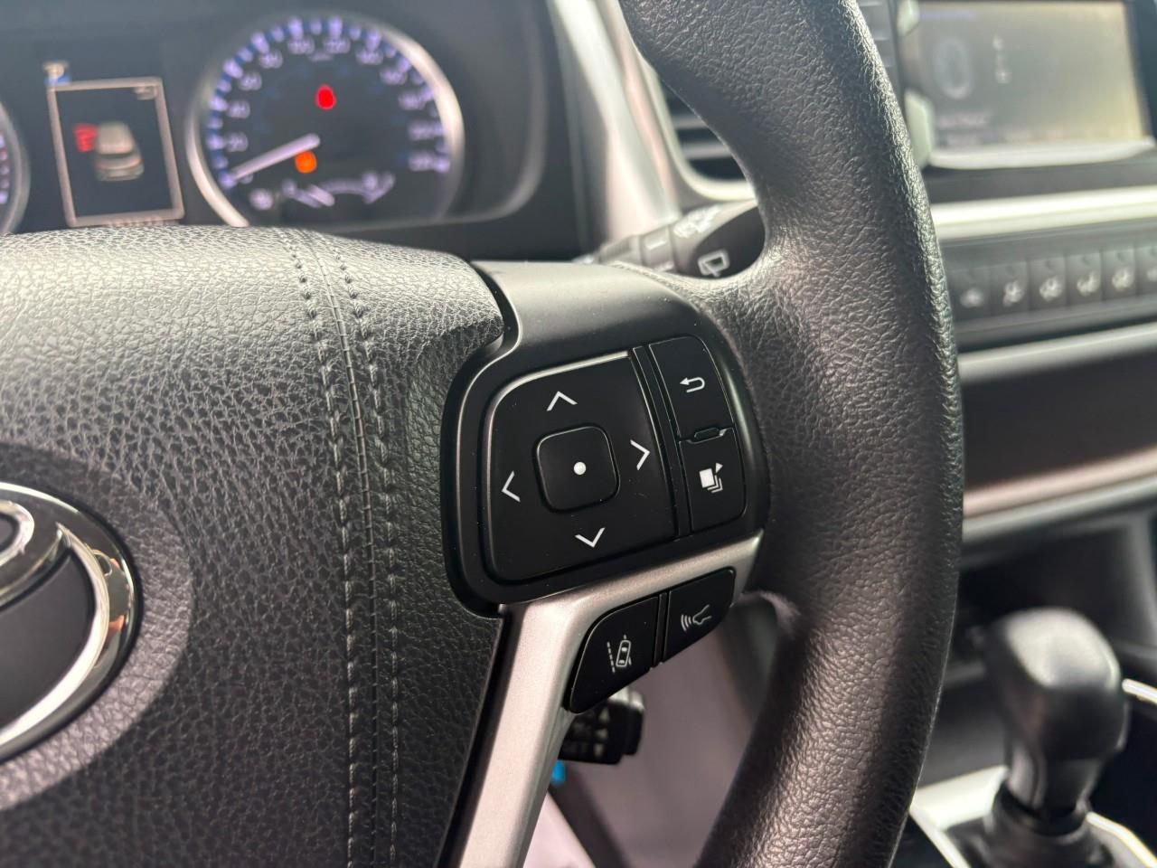 2017 Toyota Highlander LE 4dr All-wheel Drive Photo