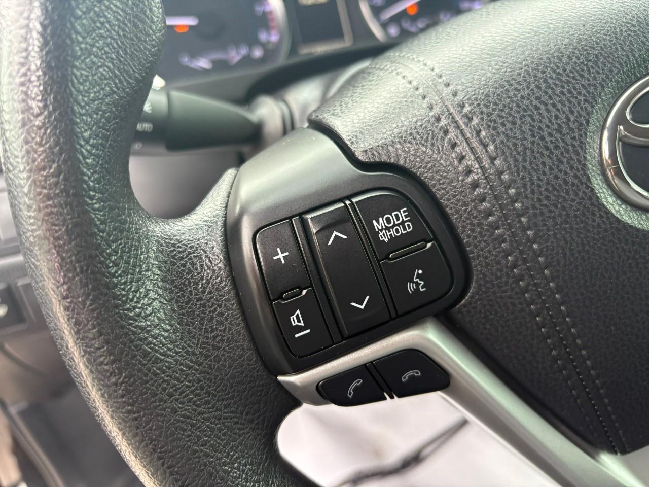 2017 Toyota Highlander LE 4dr All-wheel Drive Photo