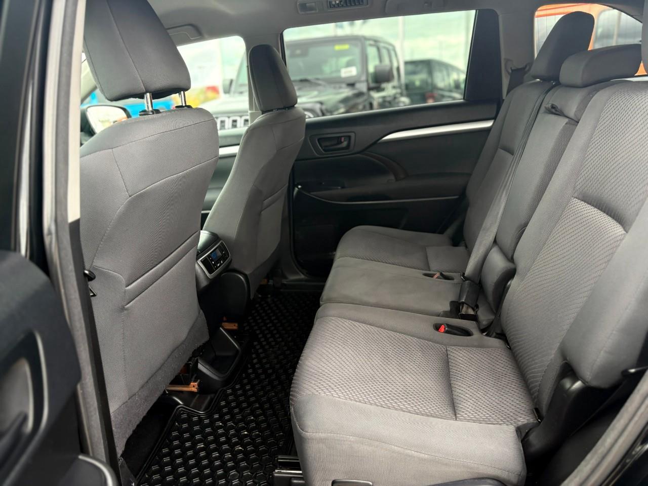 2017 Toyota Highlander LE 4dr All-wheel Drive Photo