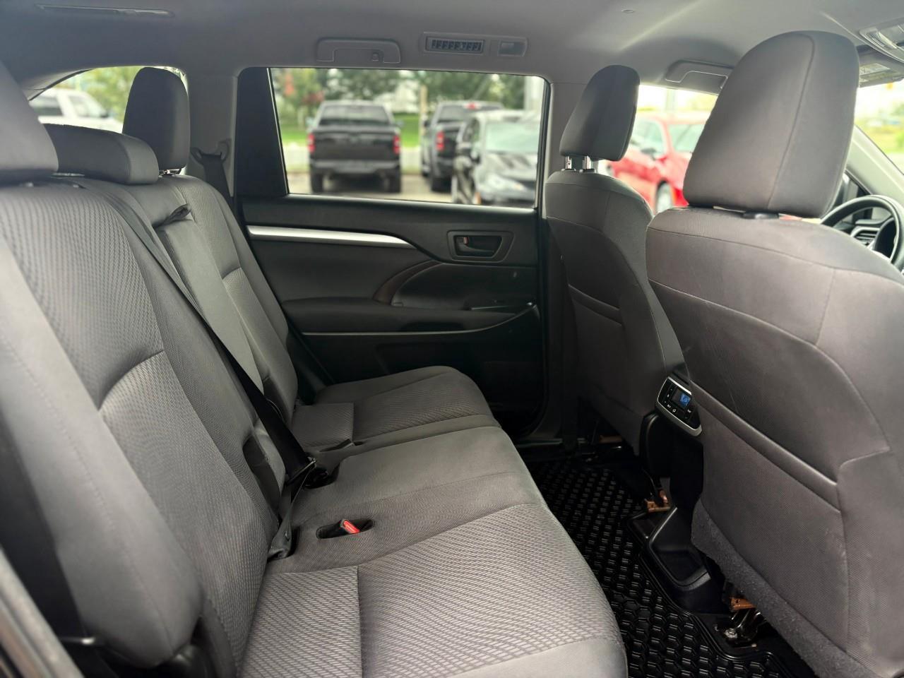 2017 Toyota Highlander LE 4dr All-wheel Drive Photo