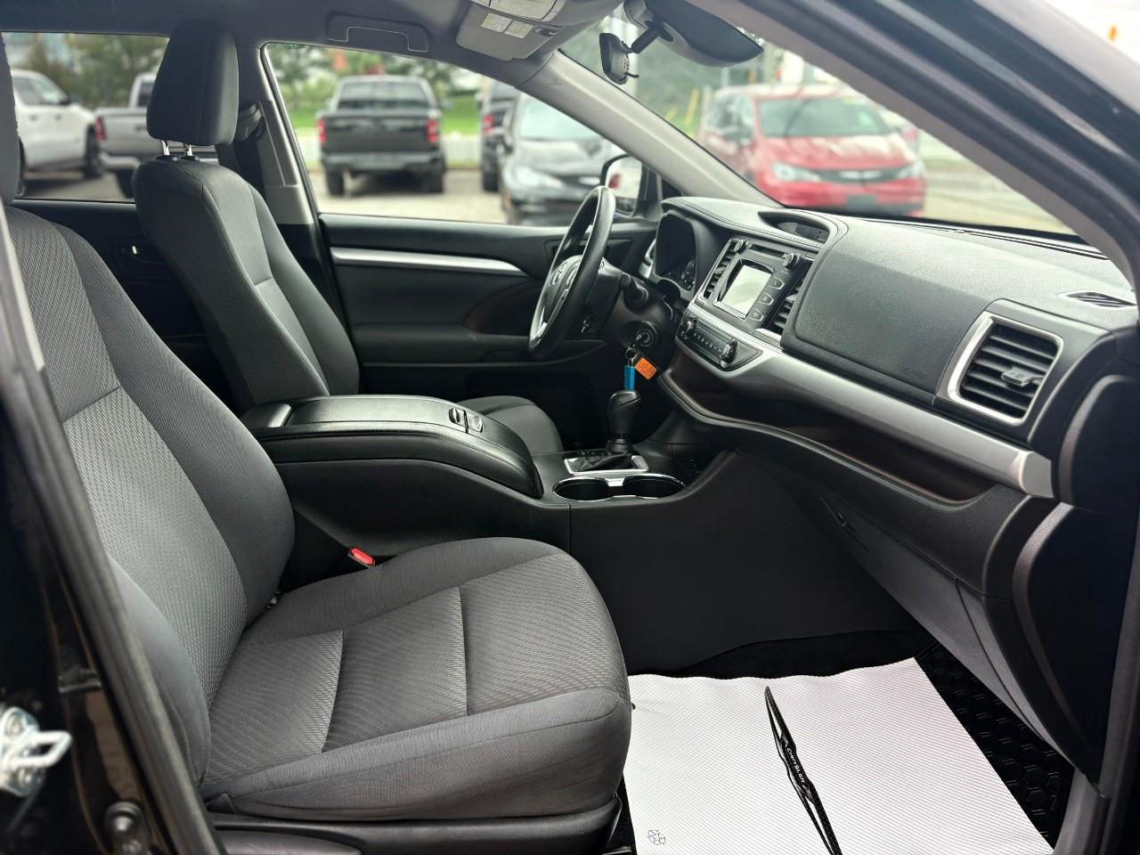 2017 Toyota Highlander LE 4dr All-wheel Drive Photo