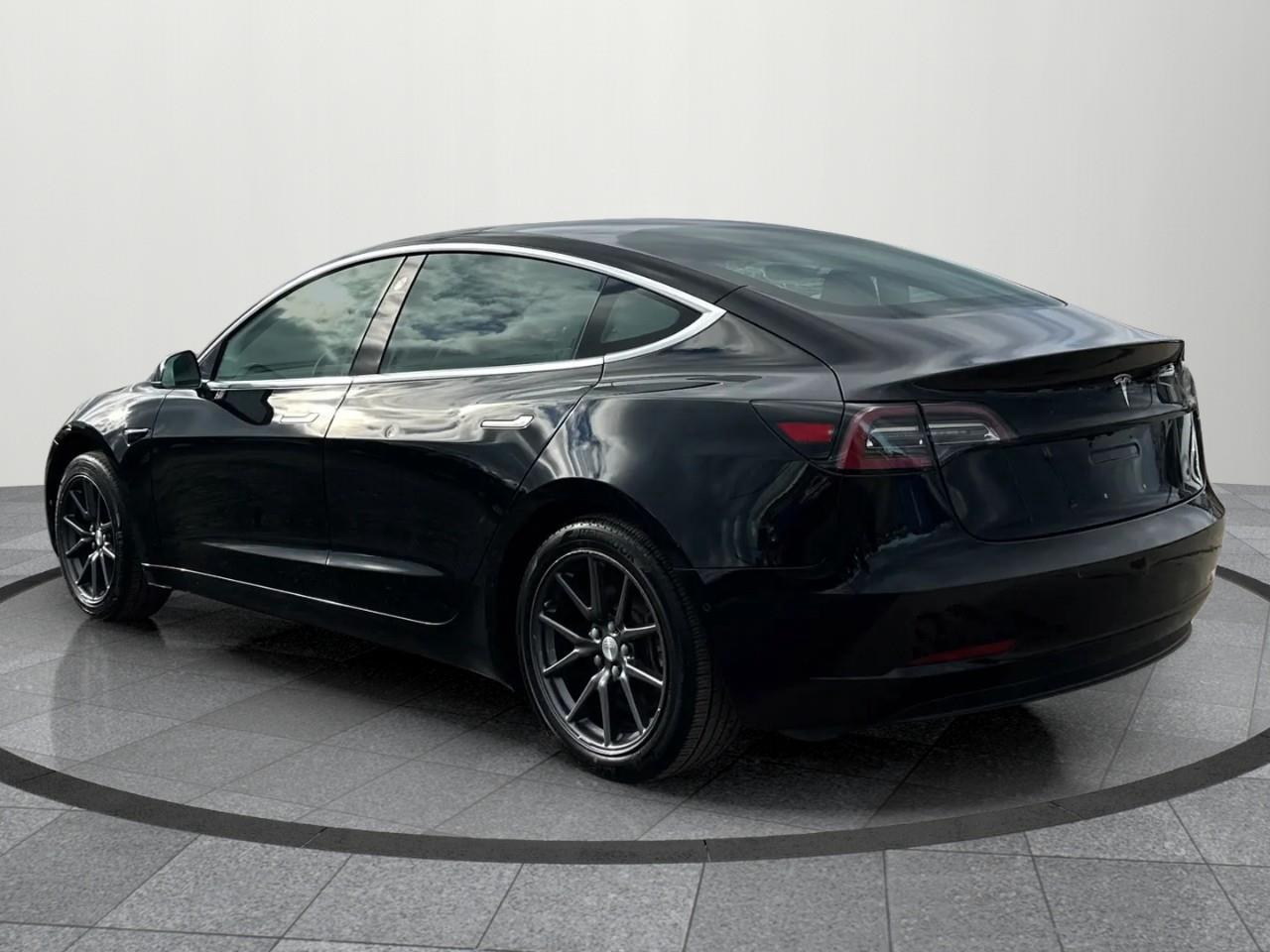 2018 Tesla Model 3  Photo3