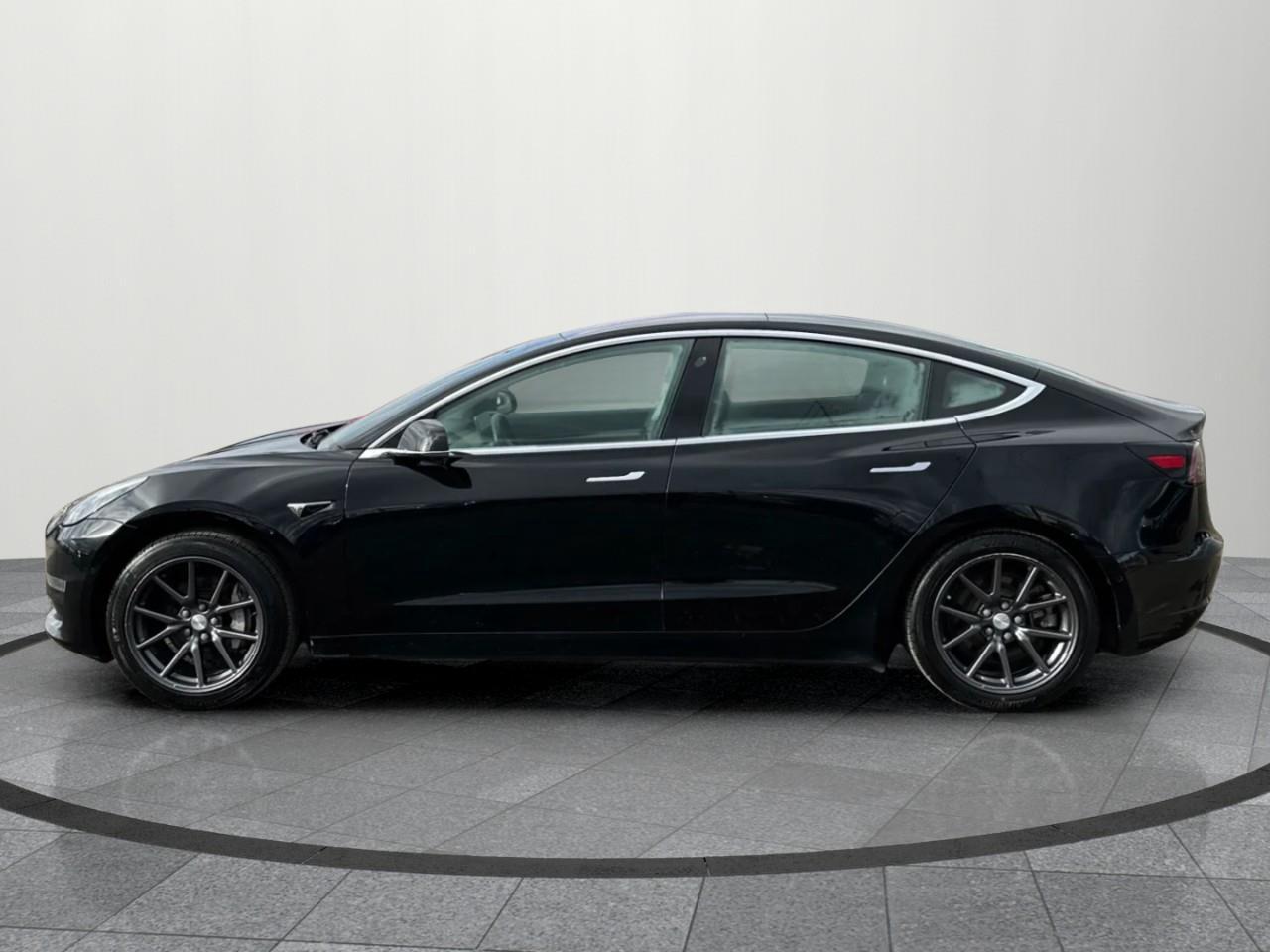 2018 Tesla Model 3  Photo2