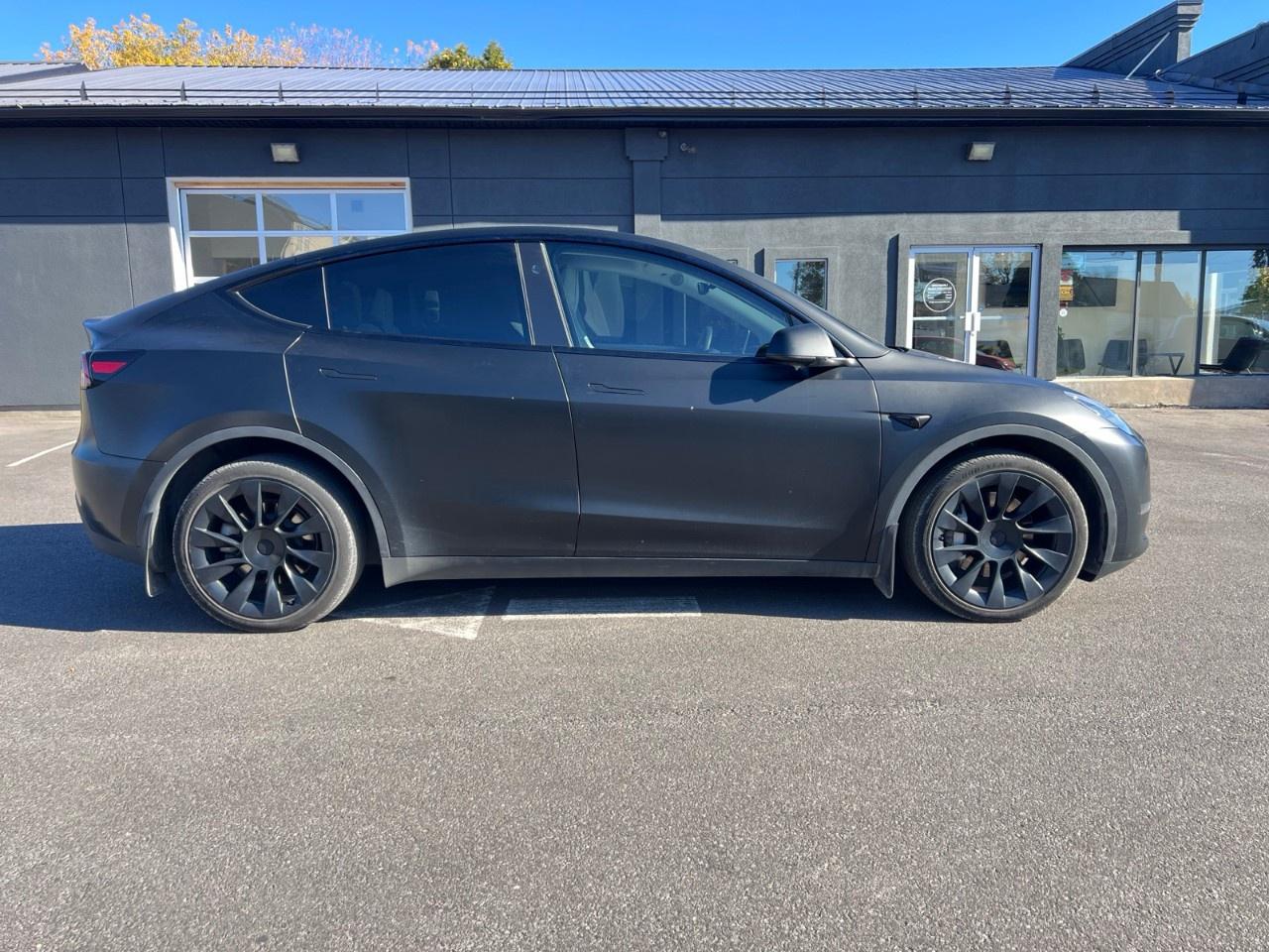 2024 Tesla Model Y Long Range AWD Photo4