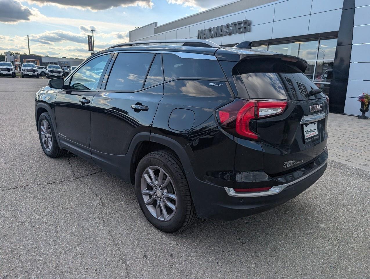 2022 GMC Terrain AWD SLT Photo2