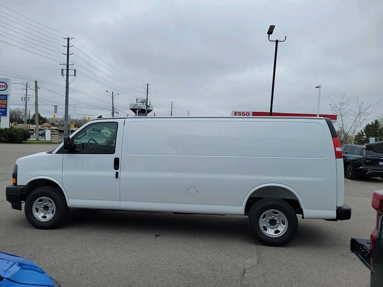 2025 GMC Savana 2500 Work Van Rear-Wheel Drive Extended Cargo Van Photo