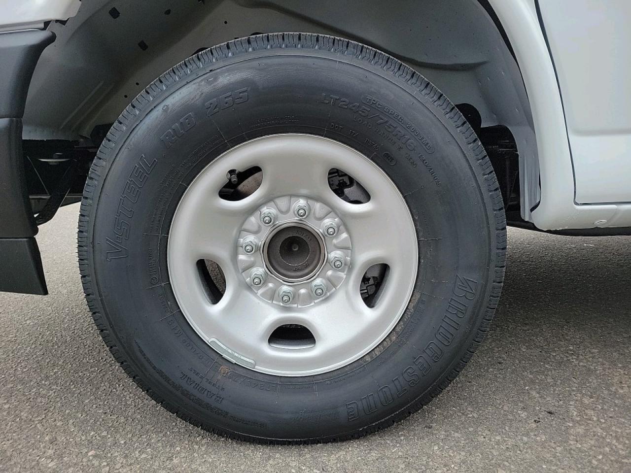 2025 GMC Savana 2500 Work Van Rear-Wheel Drive Extended Cargo Van Photo