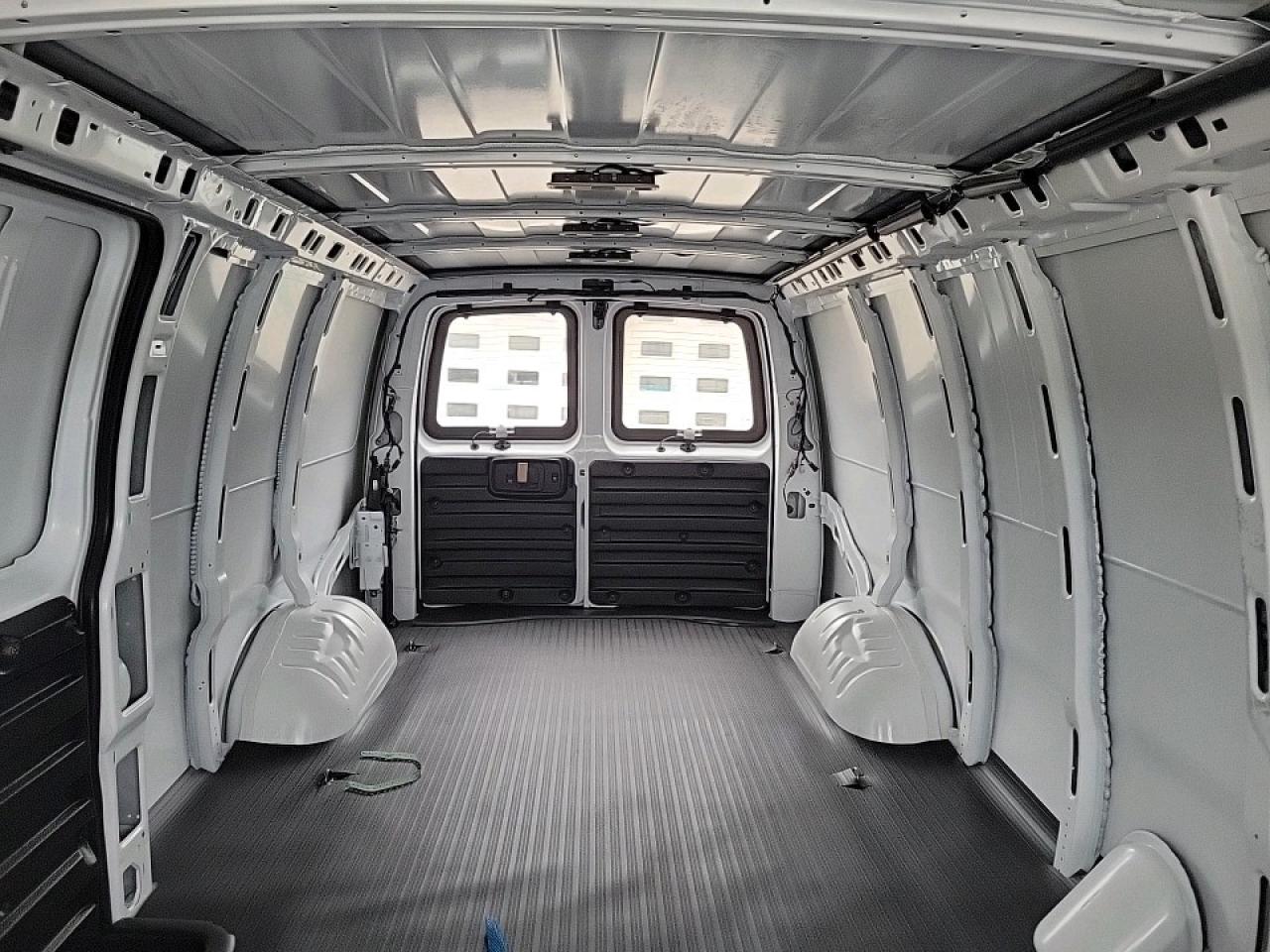 2025 GMC Savana 2500 Work Van Rear-Wheel Drive Extended Cargo Van Photo