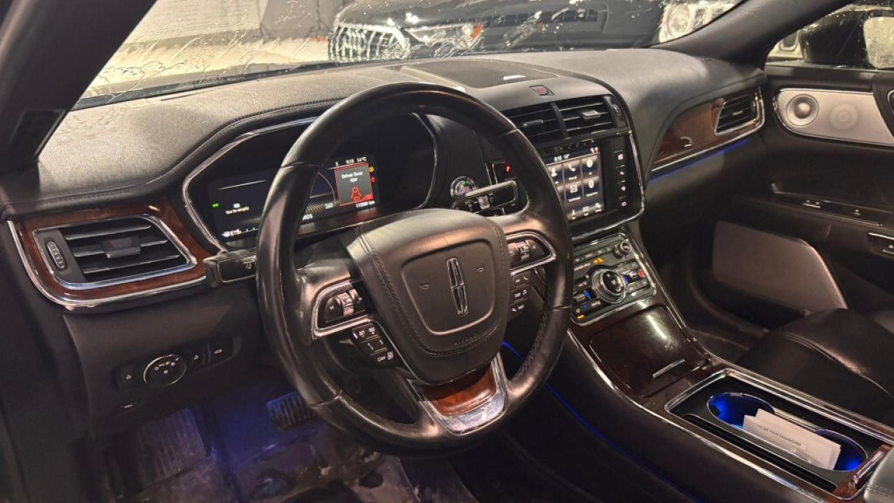 2017 Lincoln Continental Reserve AWD/Leather/NAVI/Sunroof/Adaptive Cruise C Photo2