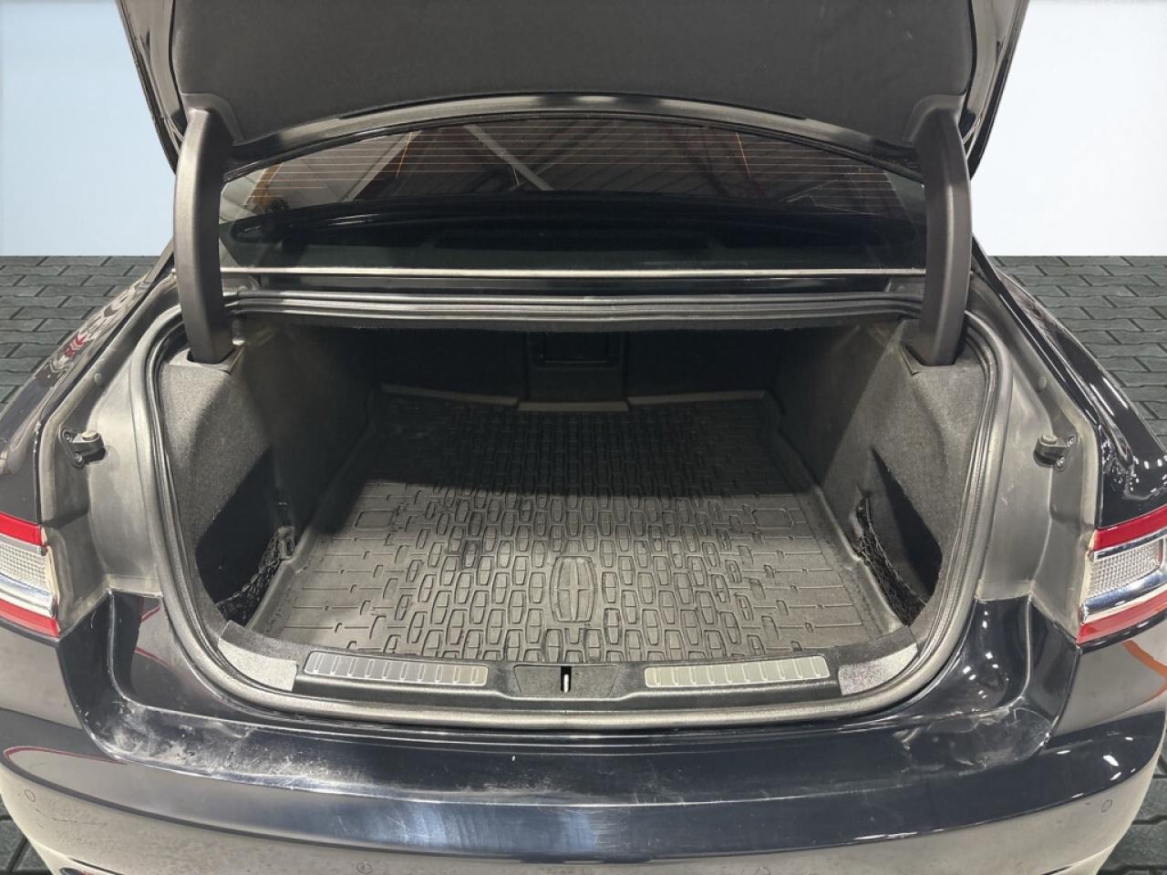 2017 Lincoln Continental Reserve AWD/Leather/NAVI/Sunroof/Adaptive Cruise C Photo