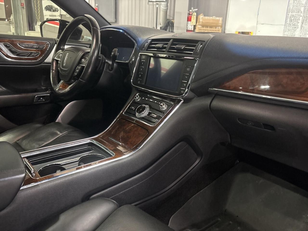 2017 Lincoln Continental Reserve AWD/Leather/NAVI/Sunroof/Adaptive Cruise C Photo