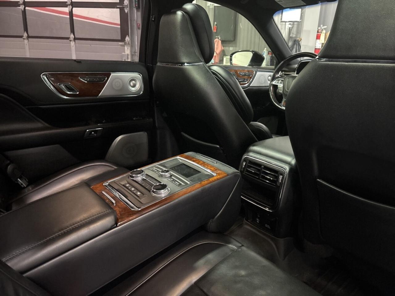 2017 Lincoln Continental Reserve AWD/Leather/NAVI/Sunroof/Adaptive Cruise C Photo