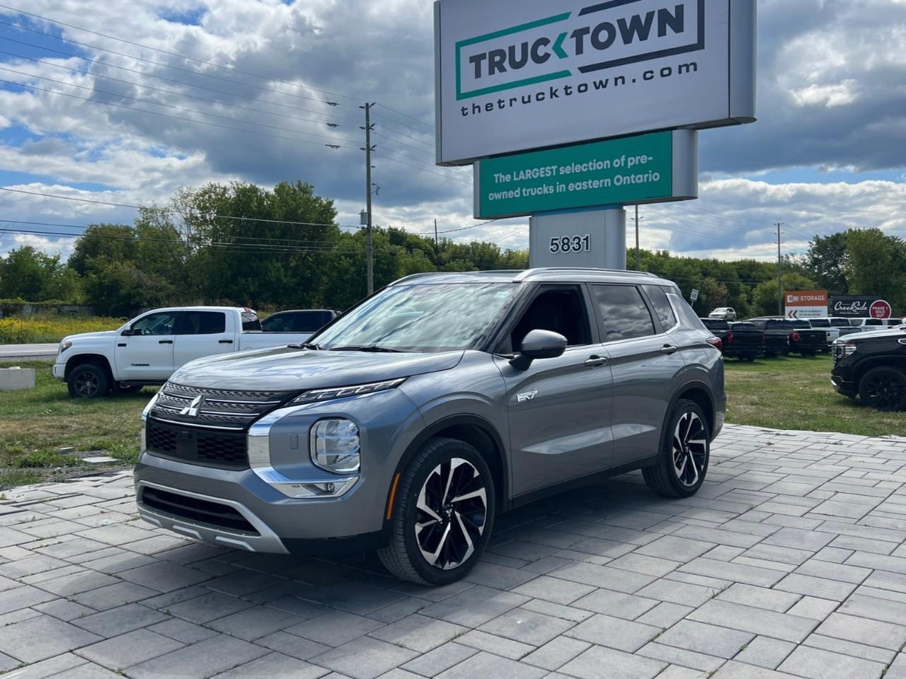 2024 Mitsubishi Outlander Plug-In Hybrid  Photo0