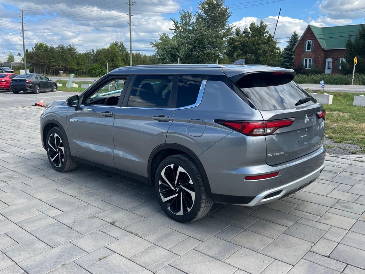 2024 Mitsubishi Outlander Plug-In Hybrid  Photo