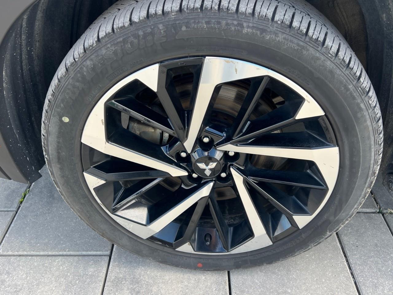 2024 Mitsubishi Outlander Plug-In Hybrid  Photo