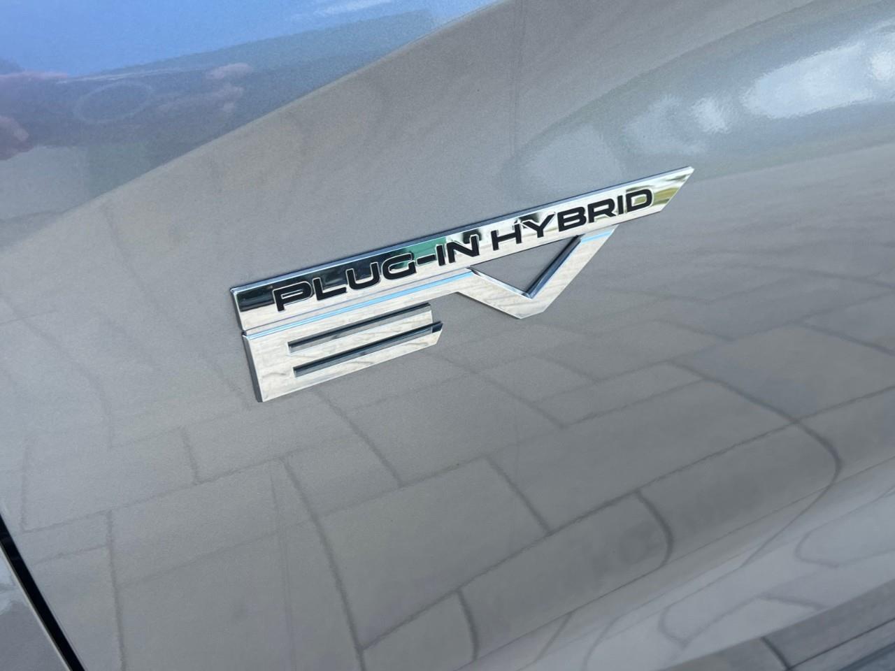 2024 Mitsubishi Outlander Plug-In Hybrid  Photo