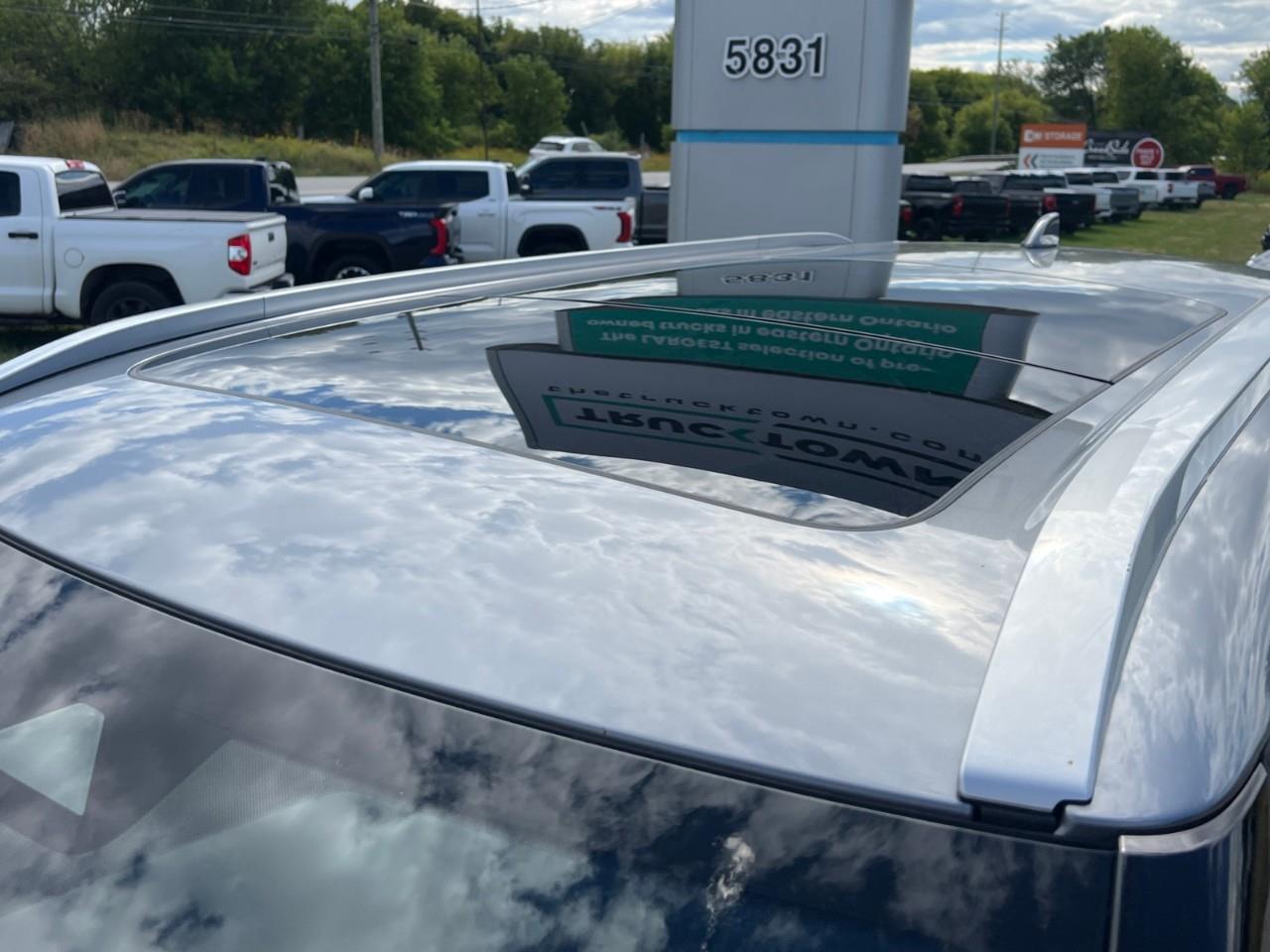 2024 Mitsubishi Outlander Plug-In Hybrid  Photo