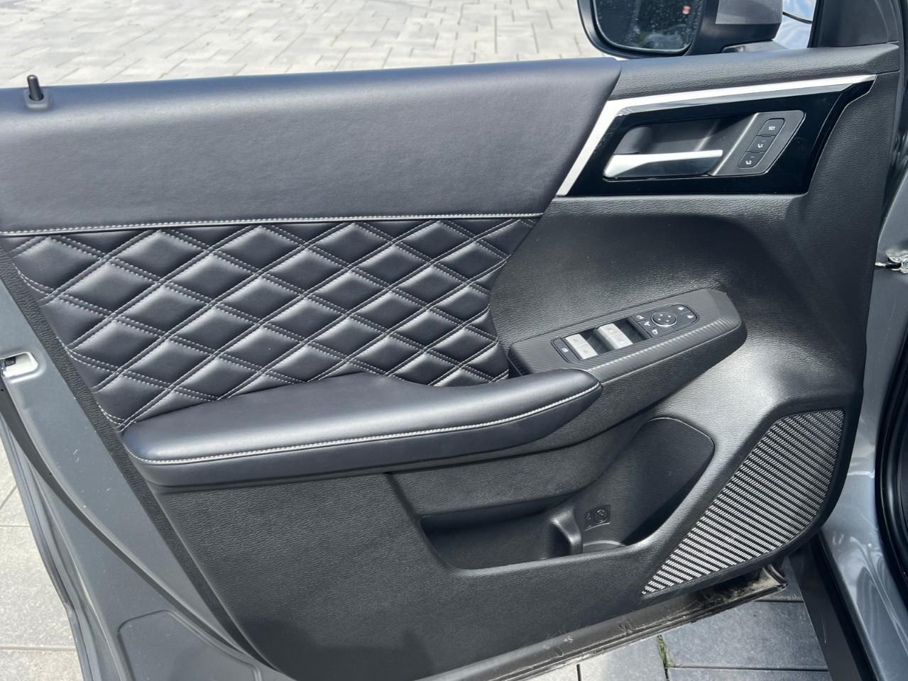 2024 Mitsubishi Outlander Plug-In Hybrid  Photo