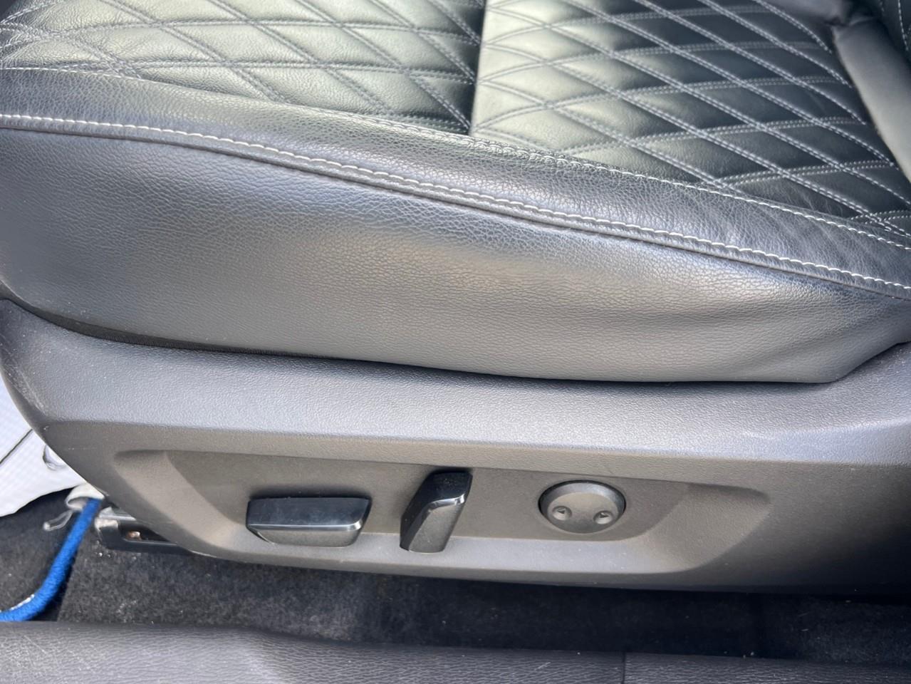 2024 Mitsubishi Outlander Plug-In Hybrid  Photo