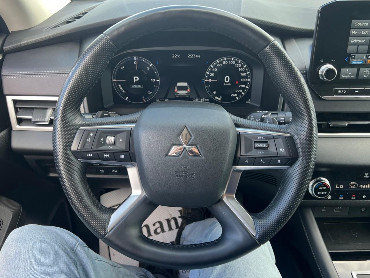 2024 Mitsubishi Outlander Plug-In Hybrid  Photo