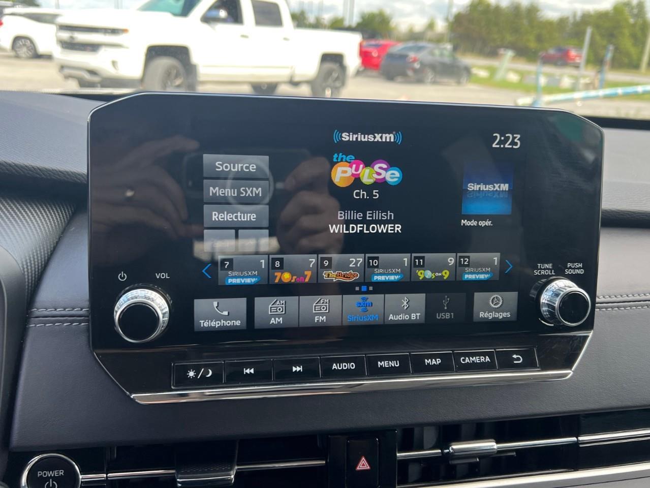 2024 Mitsubishi Outlander Plug-In Hybrid  Photo