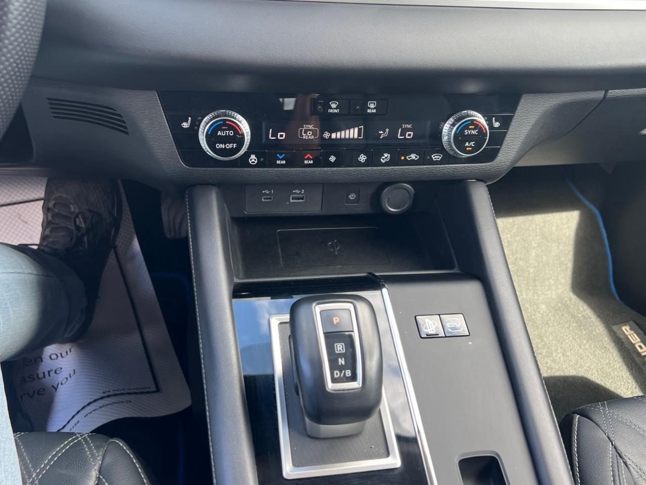 2024 Mitsubishi Outlander Plug-In Hybrid  Photo