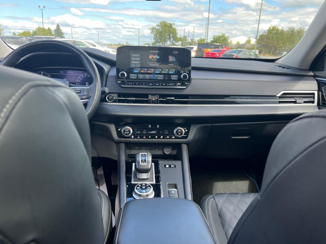 2024 Mitsubishi Outlander Plug-In Hybrid  Photo