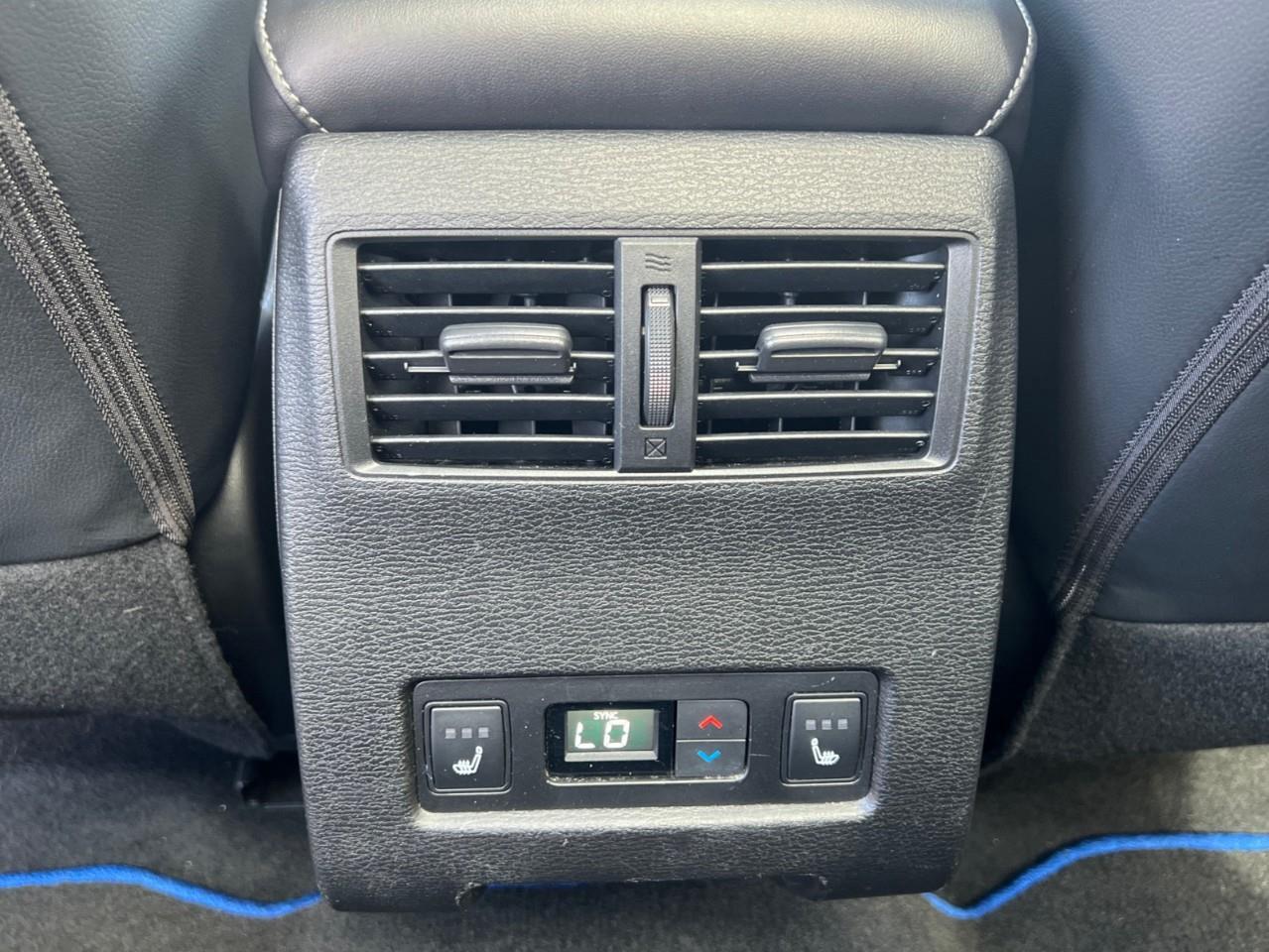 2024 Mitsubishi Outlander Plug-In Hybrid  Photo