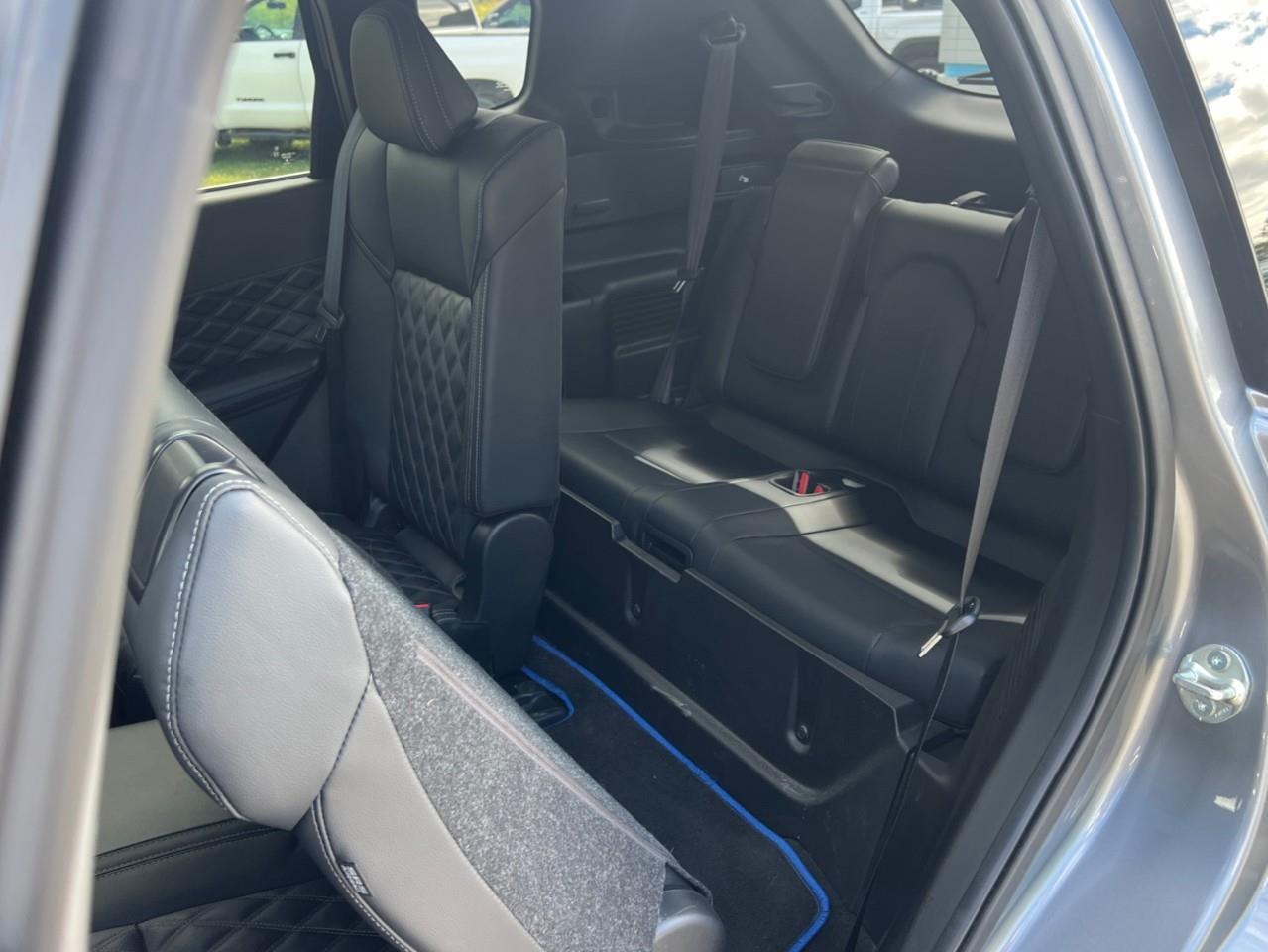 2024 Mitsubishi Outlander Plug-In Hybrid  Photo