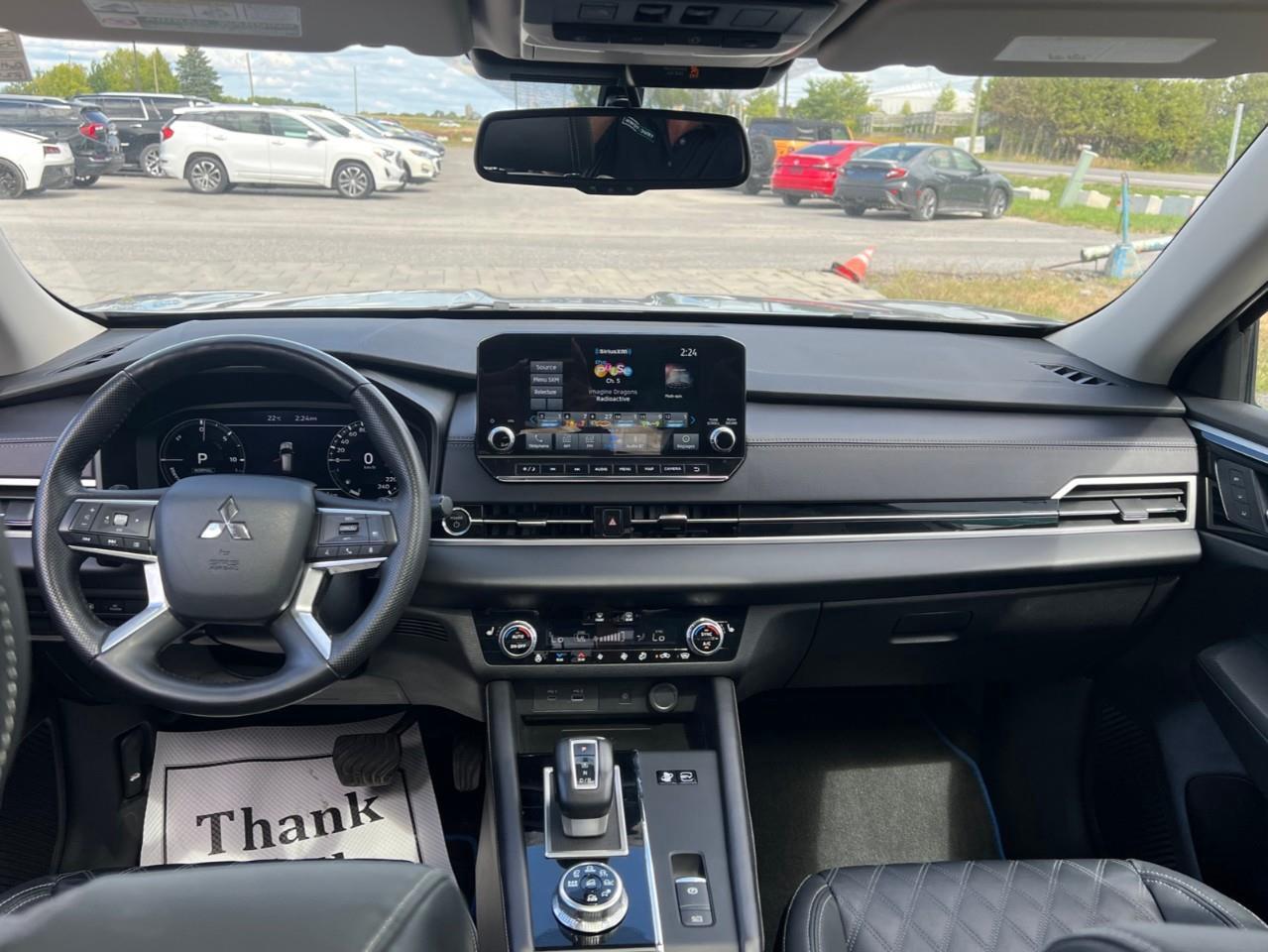 2024 Mitsubishi Outlander Plug-In Hybrid  Photo