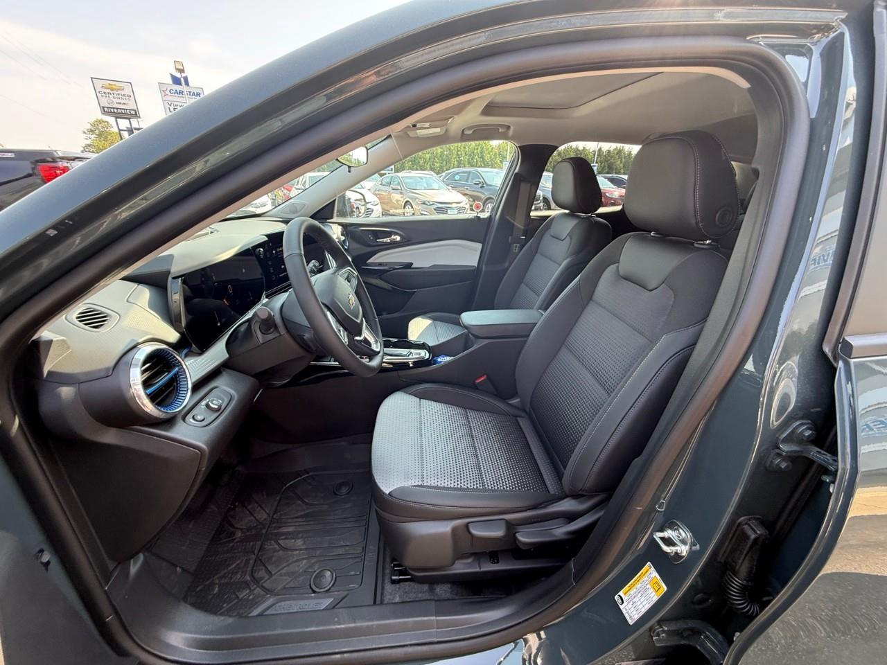 2025 Chevrolet Trax LT 4dr Front-Wheel Drive Photo