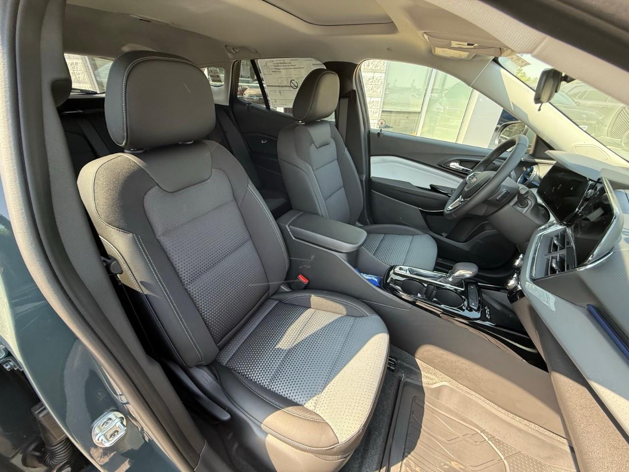 2025 Chevrolet Trax LT 4dr Front-Wheel Drive Photo