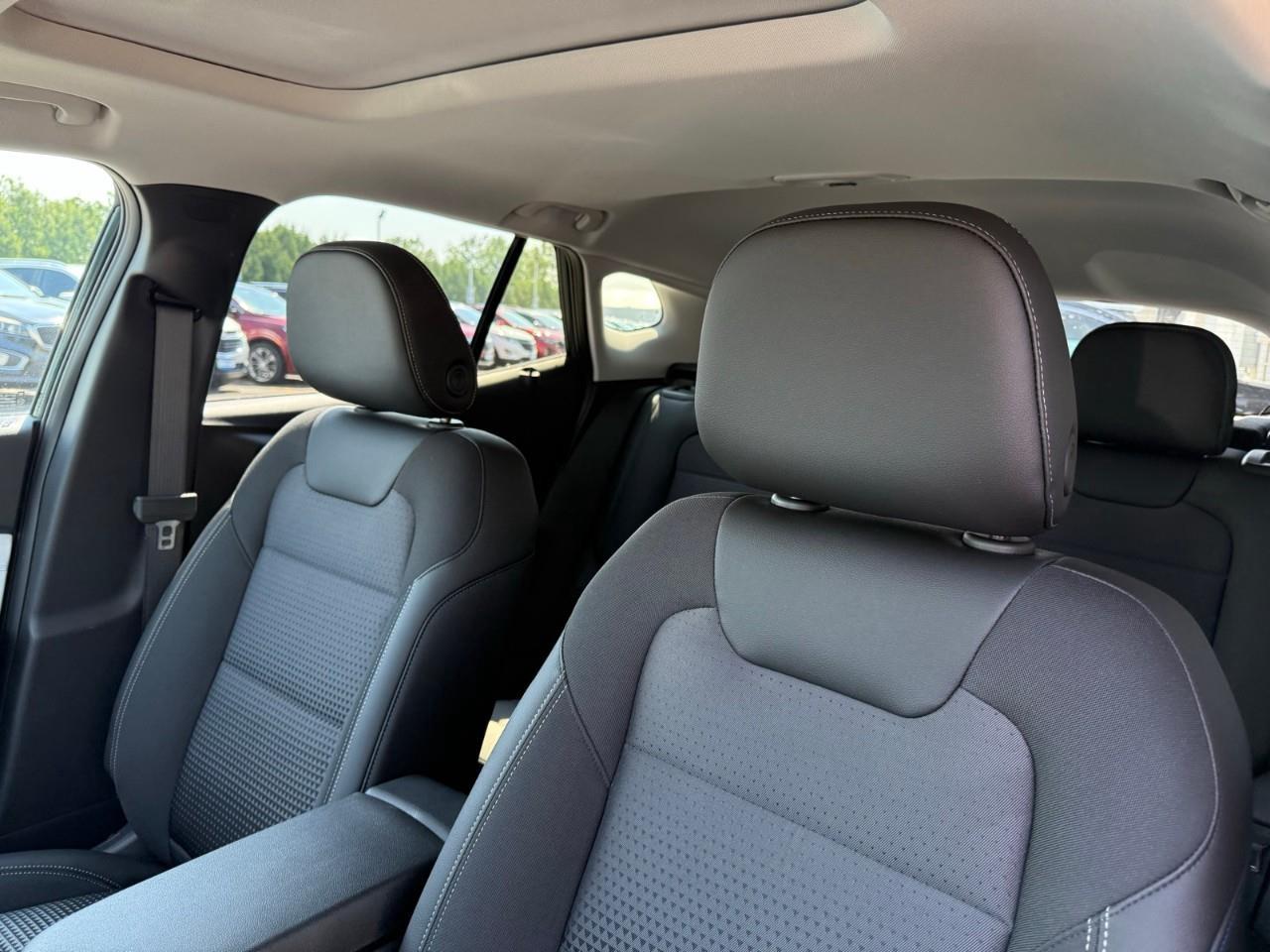 2025 Chevrolet Trax LT 4dr Front-Wheel Drive Photo