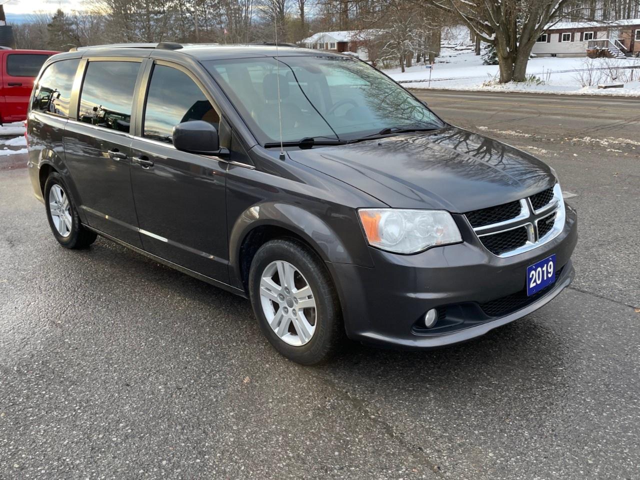 2019 Dodge Grand Caravan LEATHER SEATS - VERY CLEAN VAN! Photo
