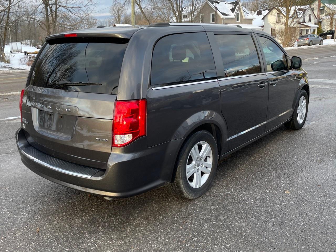 2019 Dodge Grand Caravan LEATHER SEATS - VERY CLEAN VAN! Photo