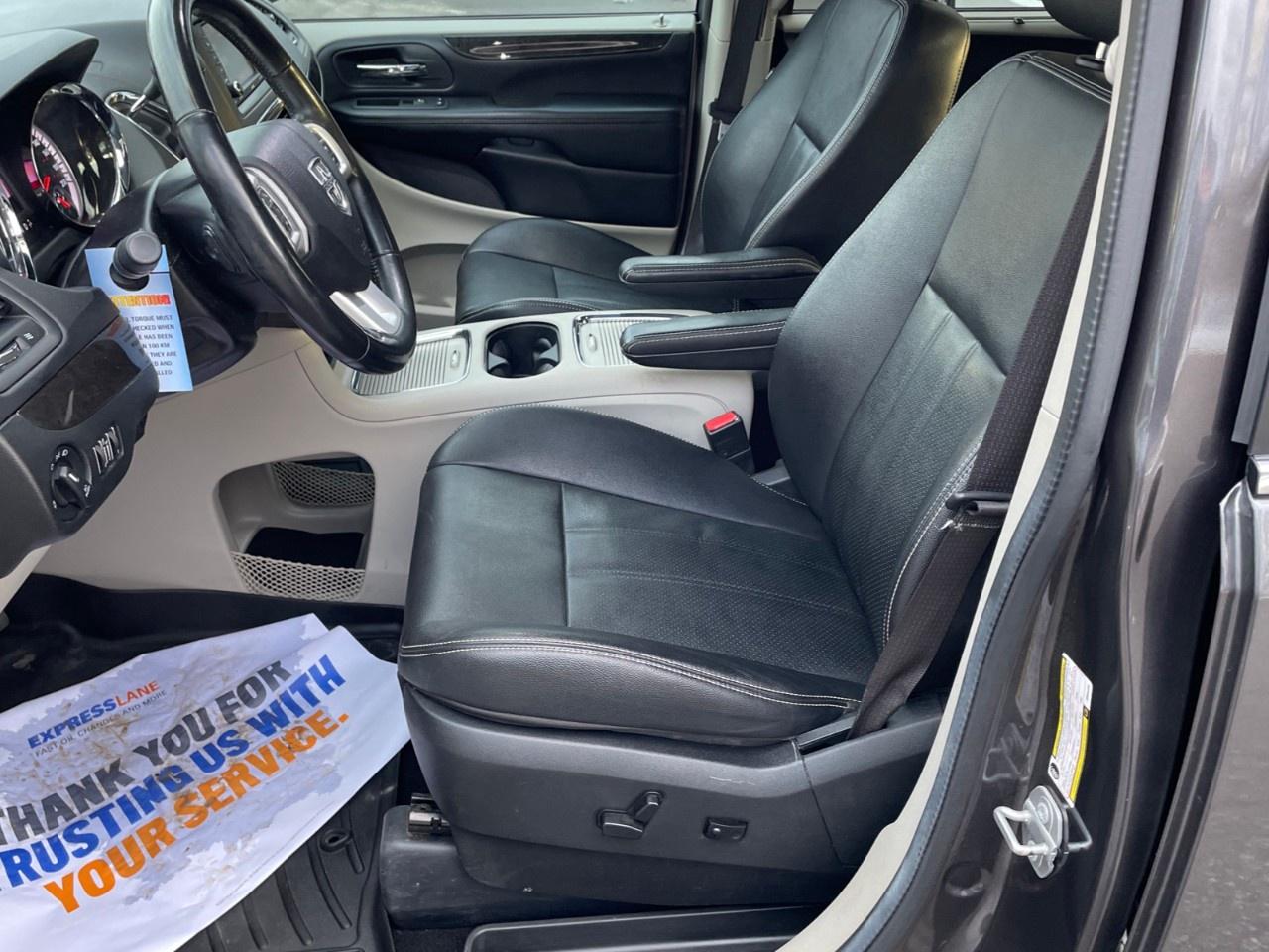 2019 Dodge Grand Caravan LEATHER SEATS - VERY CLEAN VAN! Photo