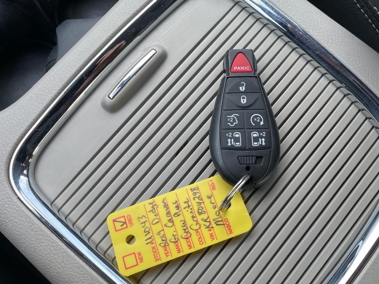 2019 Dodge Grand Caravan LEATHER SEATS - VERY CLEAN VAN! Photo