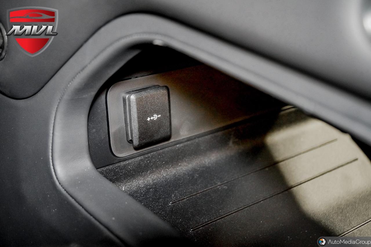 2025 Land Rover Defender P635 OCTA 4dr All-Wheel Drive 110 Photo