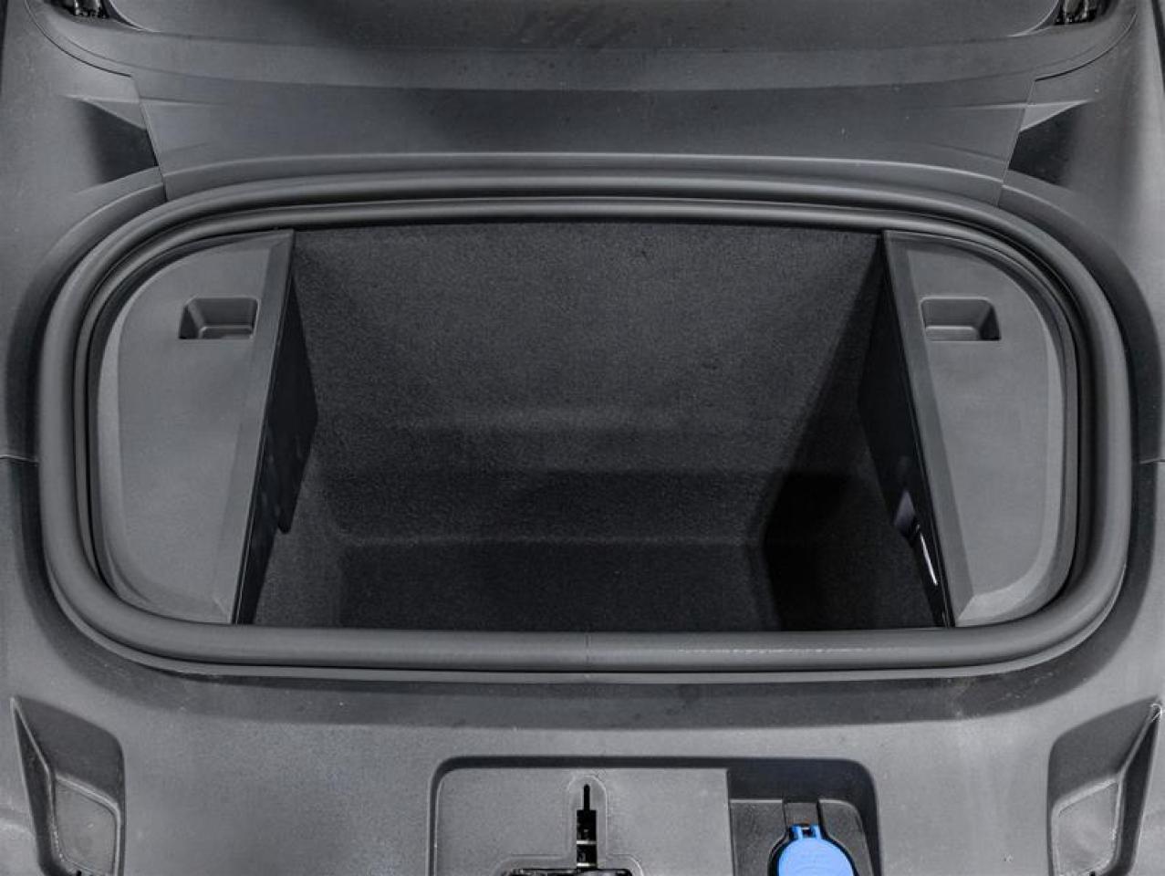 2025 Porsche Taycan  Photo